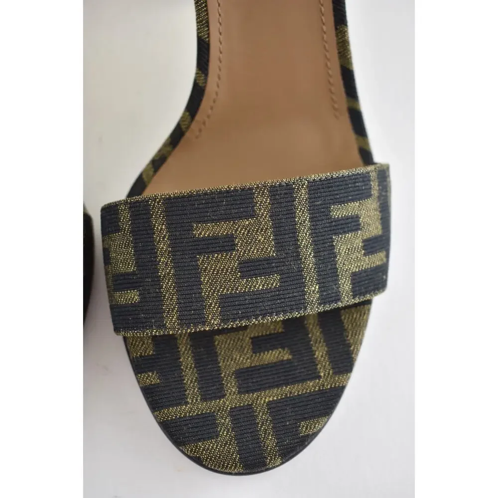 Fendi delfina sandal